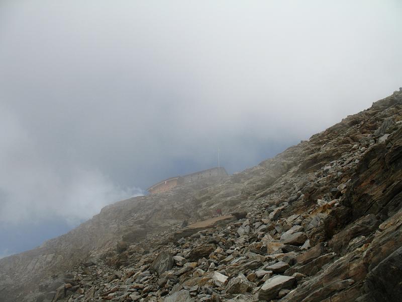 20080829_monterosa_michi 091.jpg - Das Rifugio Mantova in Reichweite